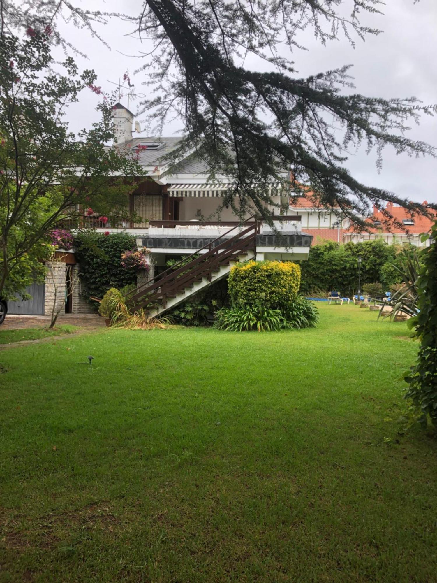 Chalet Al Lado De La Playa Con Piscina Privada, Jardin Y Barbacoa, Fronton, 6 Habitaciones Laredo Zewnętrze zdjęcie