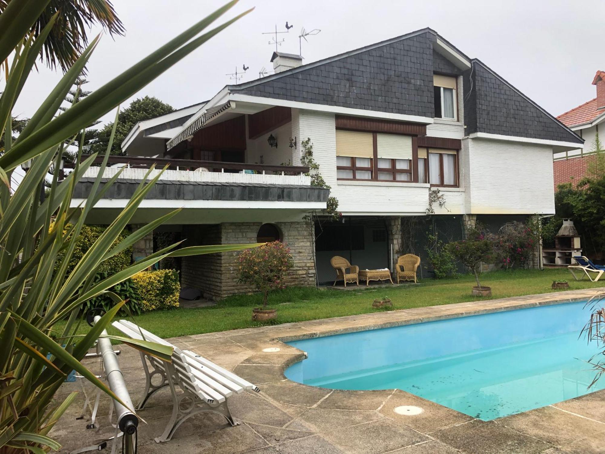 Chalet Al Lado De La Playa Con Piscina Privada, Jardin Y Barbacoa, Fronton, 6 Habitaciones Laredo Zewnętrze zdjęcie